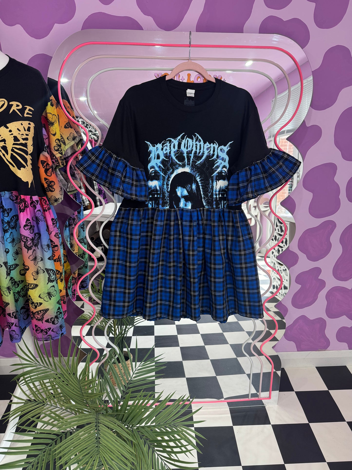 BAD OMENS SMOCK (M)