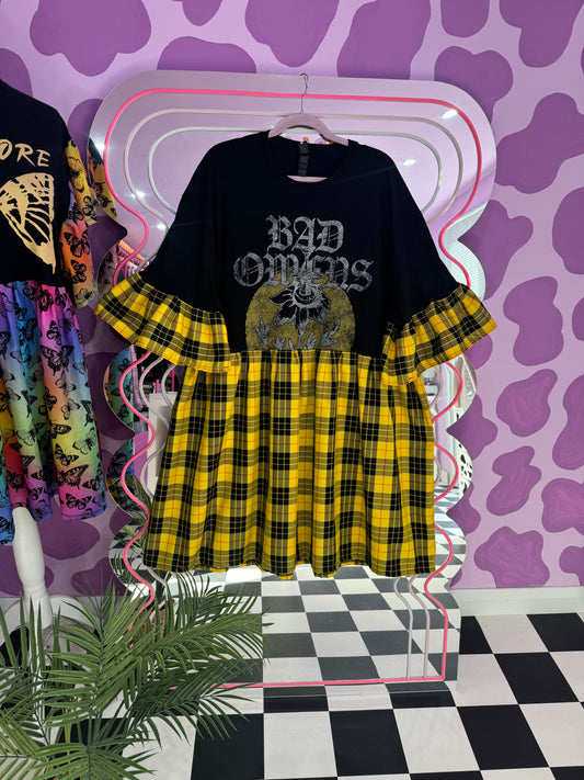 BAD OMENS SMOCK (2XL)