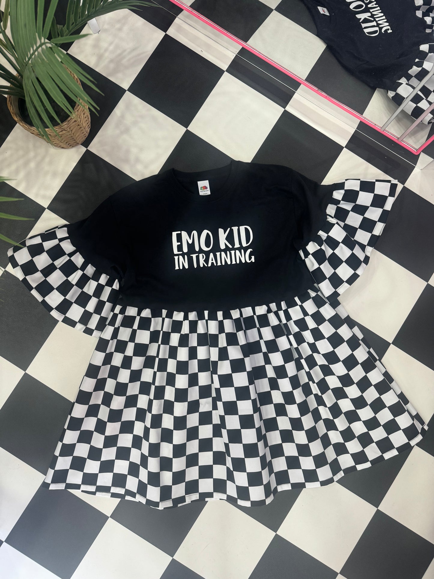 EMO KID IN TRAINING KIDS SMOCK (12-13)