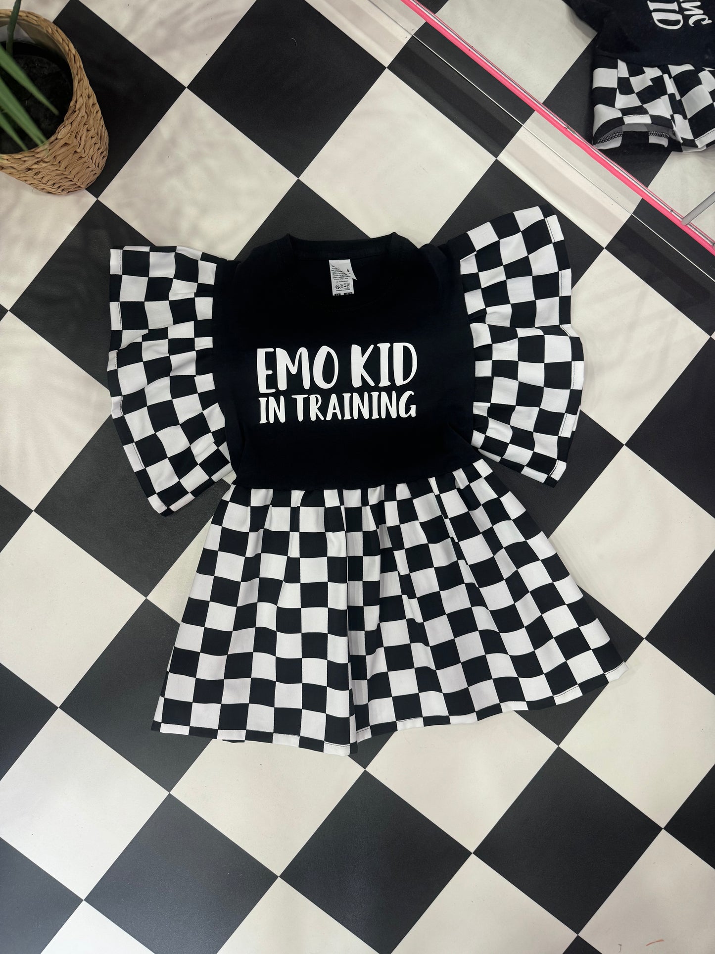 EMO KID IN TRAINING KIDS SMOCK (5-6)