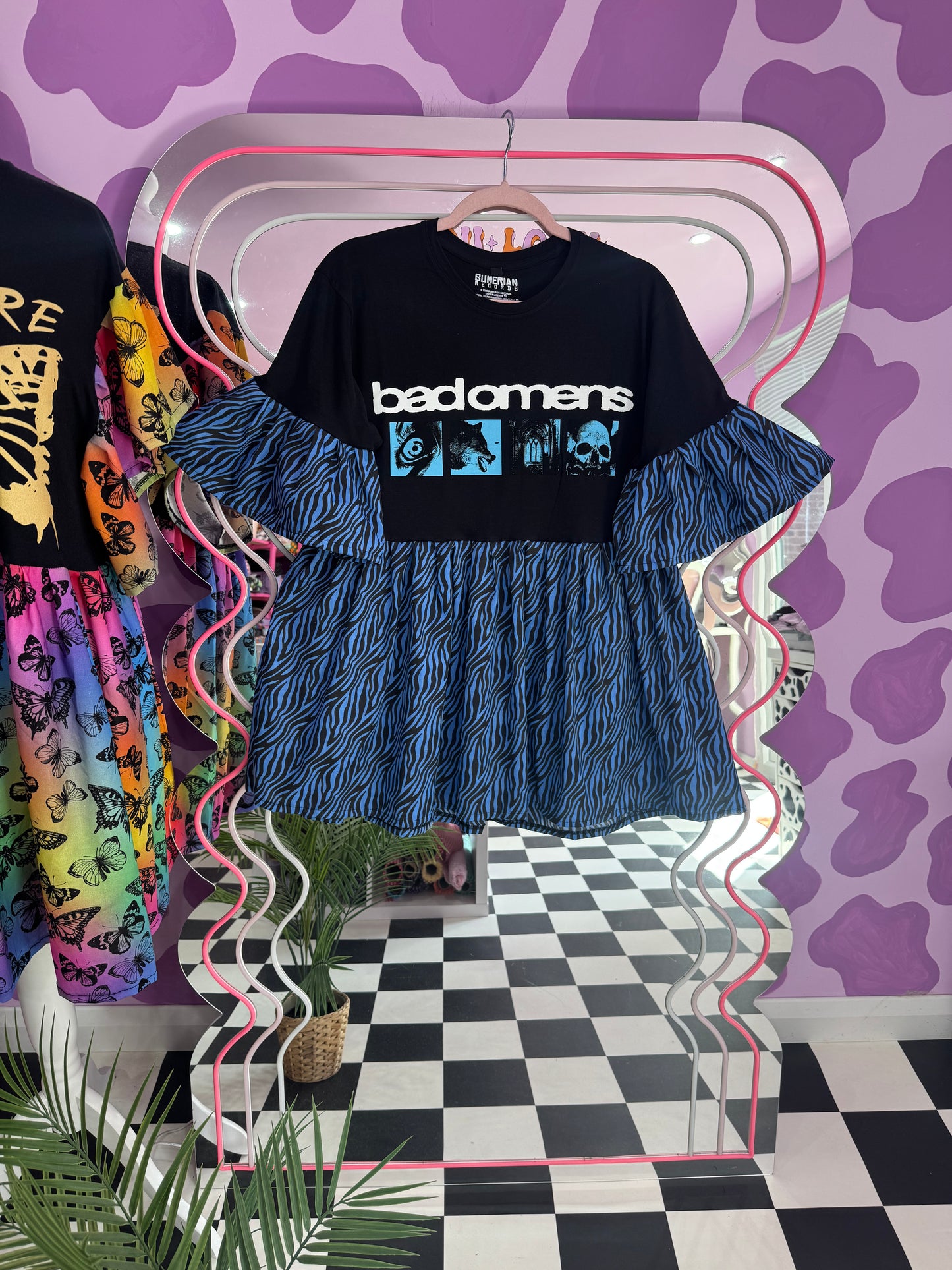 BAD OMENS SMOCK (M)