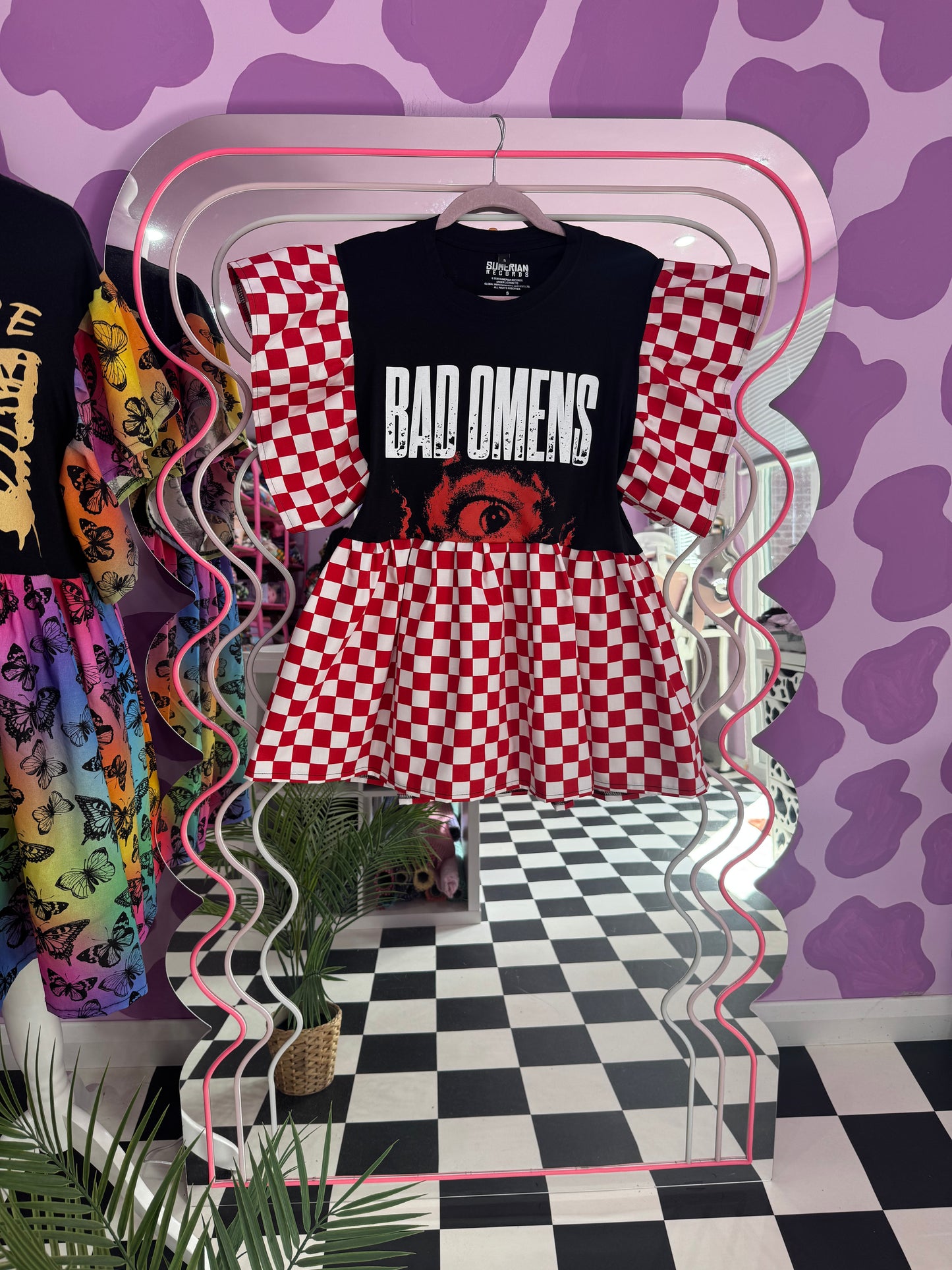 BAD OMENS SMOCK (S)